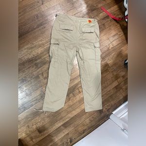 EMPYRE CARGO SIGNS SIZE 32